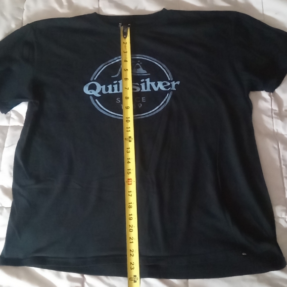 Quiksilver t shirt mens large black in color - Picture 3 of 4